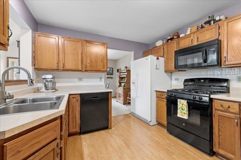 Tiny photo for 2110 Peach Tree Lane #2110, Algonquin, IL 60102 (MLS # 12613341)