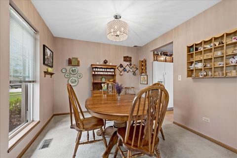 Tiny photo for 2110 Peach Tree Lane #2110, Algonquin, IL 60102 (MLS # 12613341)