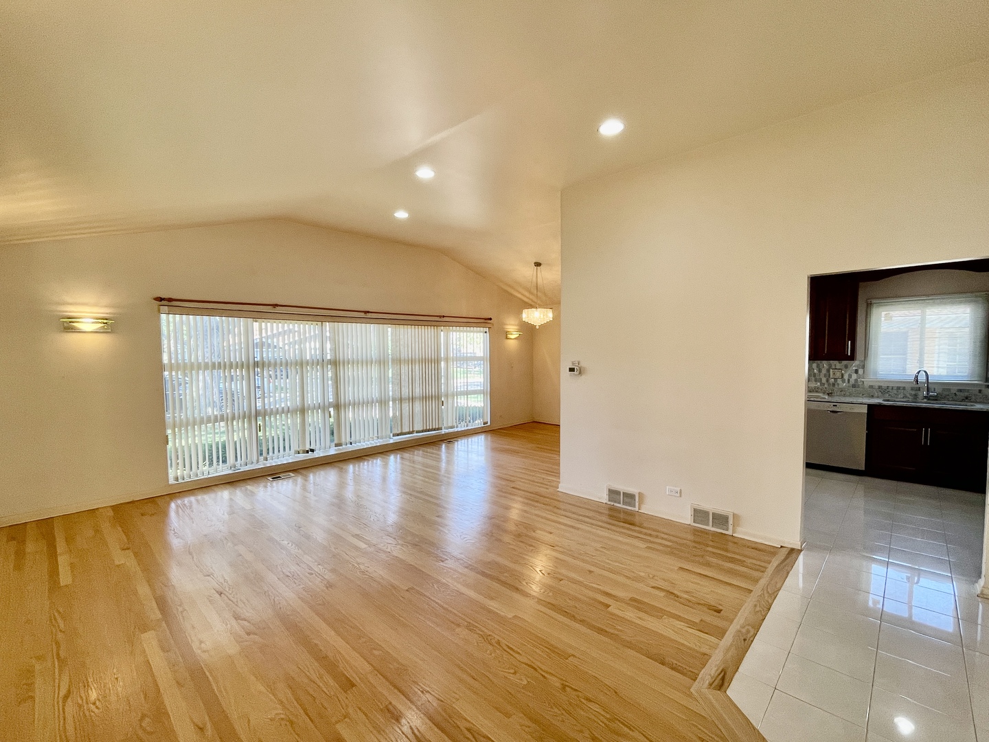 4825 W Sherwin Avenue