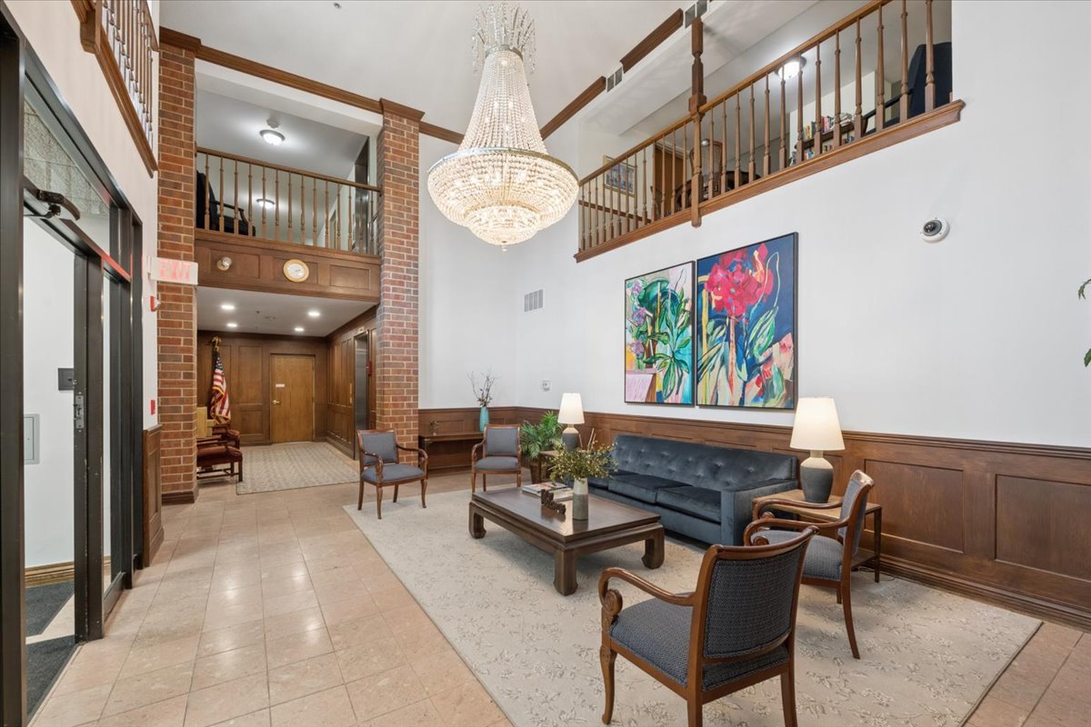 101 S Summit Avenue 512