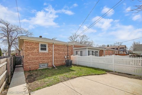 Tiny photo for 11232 S Albany Avenue, Chicago, IL 60655 (MLS # 12614866)