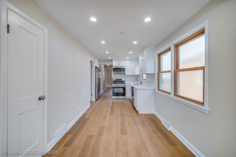 Tiny photo for 11232 S Albany Avenue, Chicago, IL 60655 (MLS # 12614866)