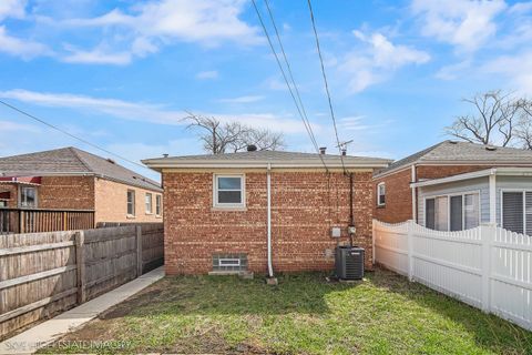 Tiny photo for 11232 S Albany Avenue, Chicago, IL 60655 (MLS # 12614866)