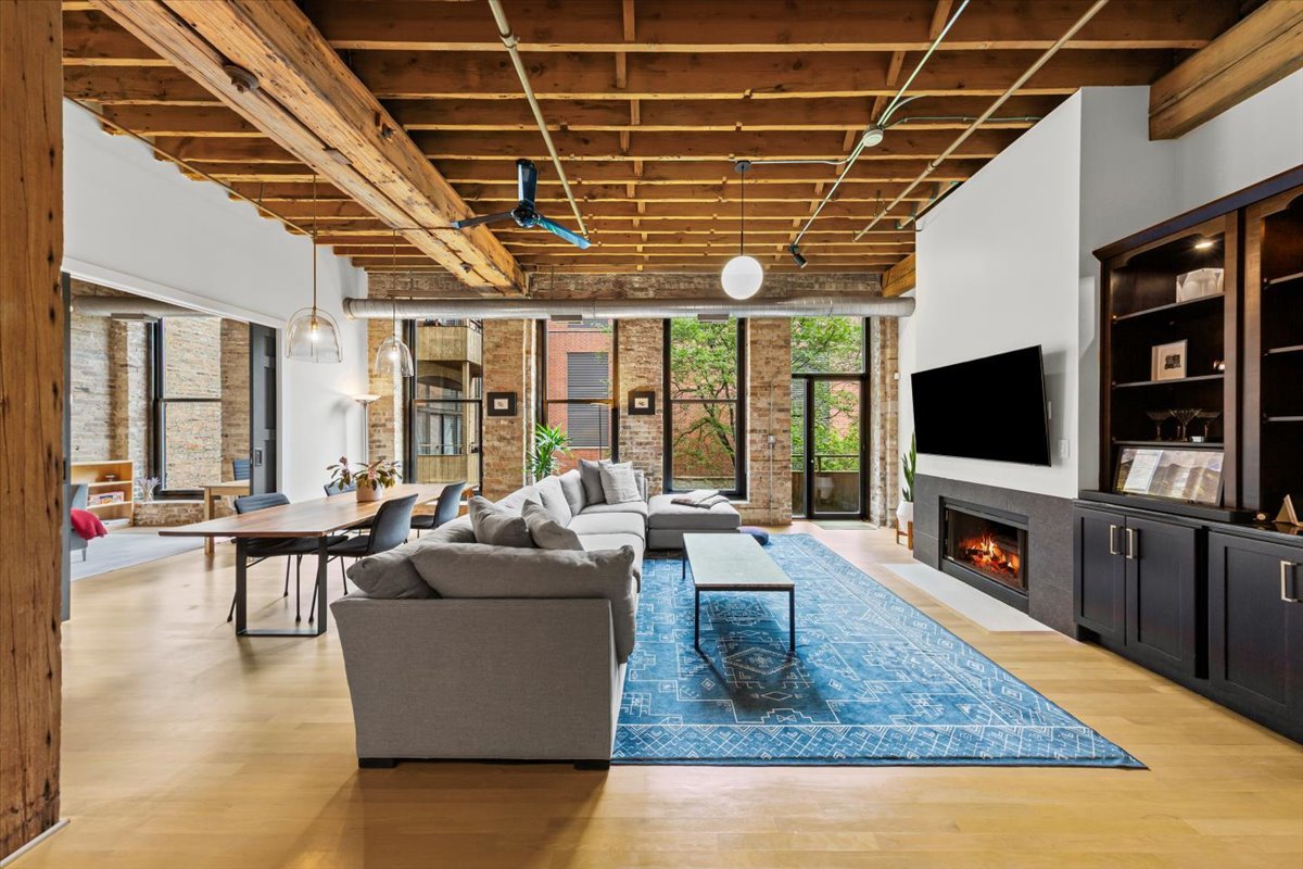 420 W Grand Avenue 2E