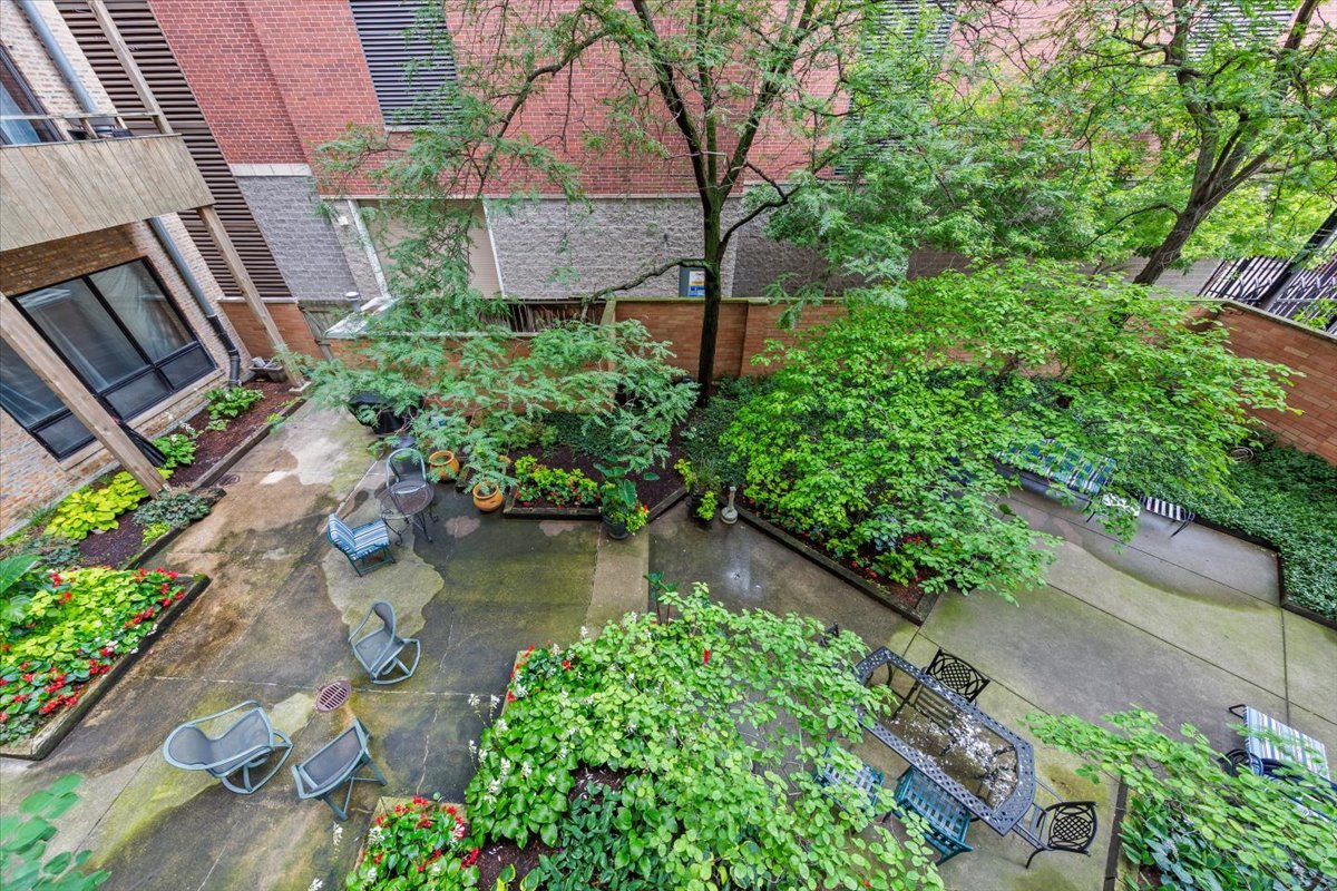 420 W Grand Avenue 2E