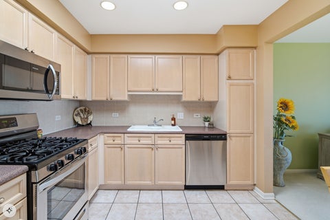 Tiny photo for 7061 W Touhy Avenue #710, Niles, IL 60714 (MLS # 12792488)