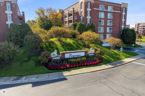Tiny photo for 7061 W Touhy Avenue #710, Niles, IL 60714 (MLS # 12792488)