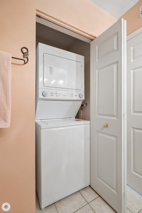 Tiny photo for 7061 W Touhy Avenue #710, Niles, IL 60714 (MLS # 12792488)