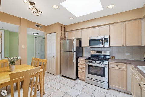 Tiny photo for 7061 W Touhy Avenue #710, Niles, IL 60714 (MLS # 12792488)