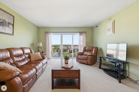 Tiny photo for 7061 W Touhy Avenue #710, Niles, IL 60714 (MLS # 12792488)