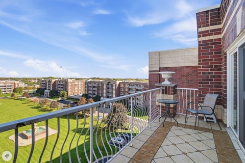 Tiny photo for 7061 W Touhy Avenue #710, Niles, IL 60714 (MLS # 12792488)