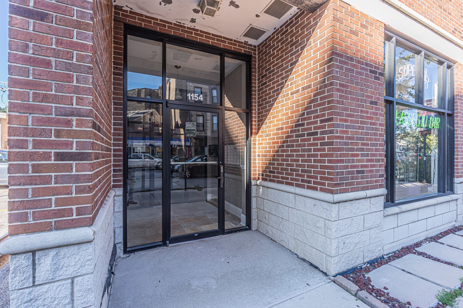 1154 W Diversey Parkway 2W