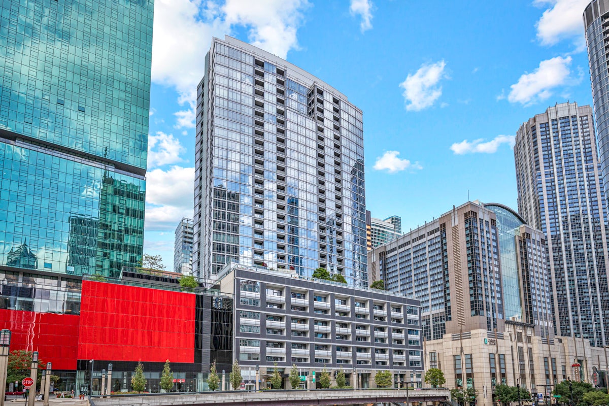 240 E ILLINOIS Street 2501