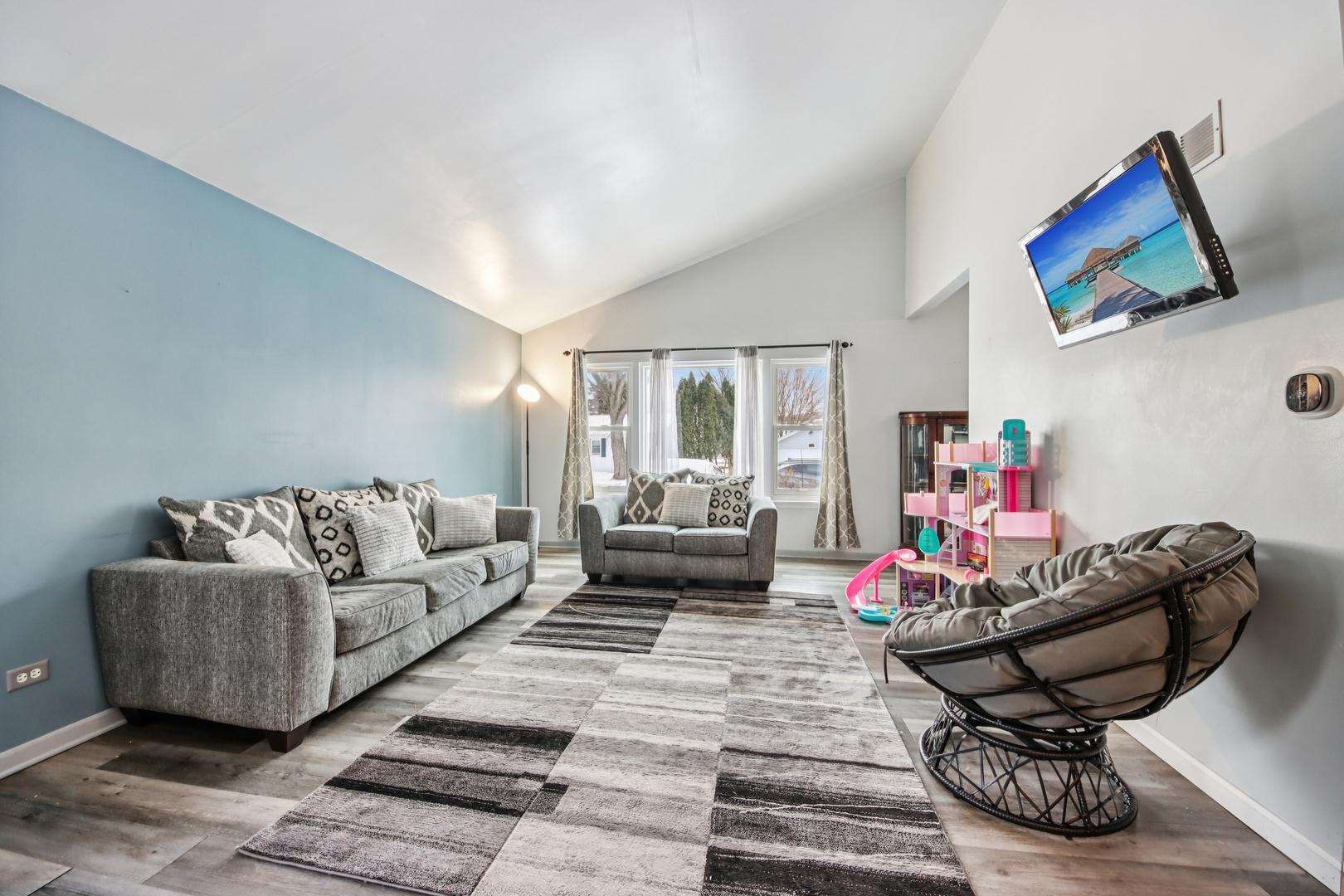 410 W Riverside Drive