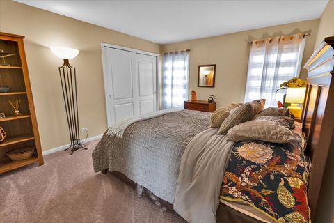 Tiny photo for 415 Mallard Point Drive, North Aurora, IL 60542 (MLS # 12611047)