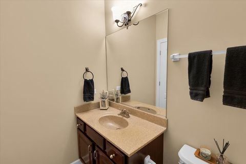 Tiny photo for 415 Mallard Point Drive, North Aurora, IL 60542 (MLS # 12611047)