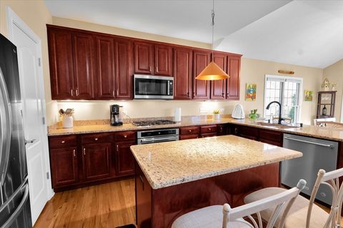 Tiny photo for 415 Mallard Point Drive, North Aurora, IL 60542 (MLS # 12611047)