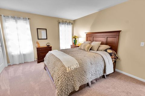 Tiny photo for 415 Mallard Point Drive, North Aurora, IL 60542 (MLS # 12611047)