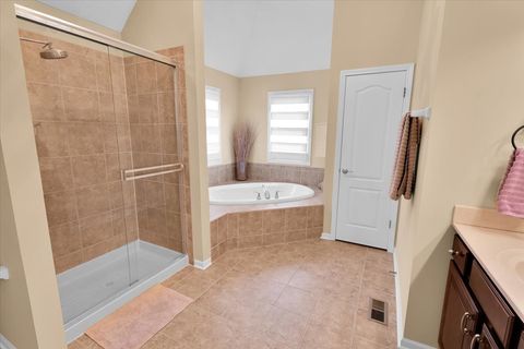 Tiny photo for 415 Mallard Point Drive, North Aurora, IL 60542 (MLS # 12611047)