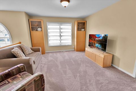 Tiny photo for 415 Mallard Point Drive, North Aurora, IL 60542 (MLS # 12611047)