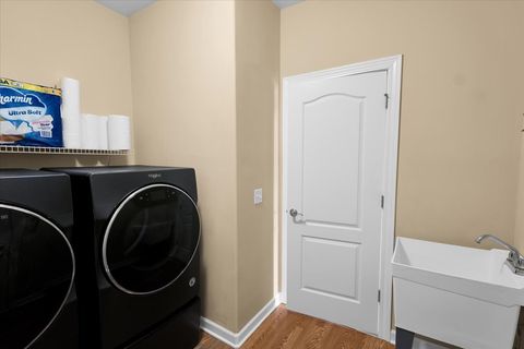 Tiny photo for 415 Mallard Point Drive, North Aurora, IL 60542 (MLS # 12611047)