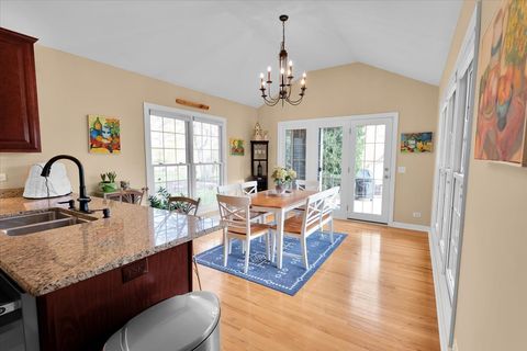 Tiny photo for 415 Mallard Point Drive, North Aurora, IL 60542 (MLS # 12611047)