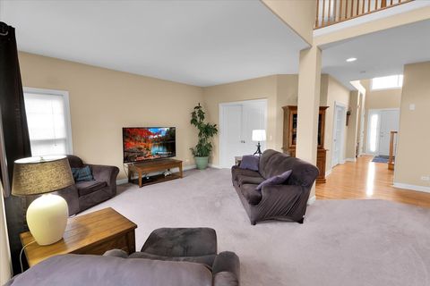 Tiny photo for 415 Mallard Point Drive, North Aurora, IL 60542 (MLS # 12611047)