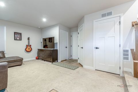 Tiny photo for 167 Canterbury Way, Lake Zurich, IL 60047 (MLS # 12589393)