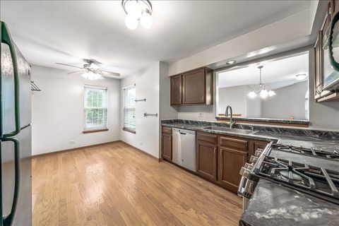 Tiny photo for 3 Taylor Court #B, Streamwood, IL 60107 (MLS # 12456246)