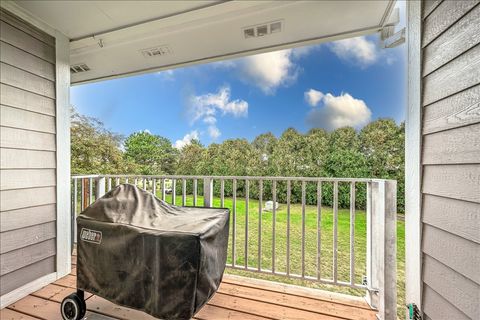 Tiny photo for 3 Taylor Court #B, Streamwood, IL 60107 (MLS # 12456246)