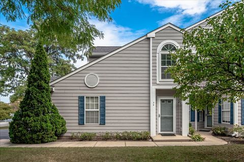 Tiny photo for 3 Taylor Court #B, Streamwood, IL 60107 (MLS # 12456246)