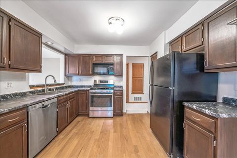 Tiny photo for 3 Taylor Court #B, Streamwood, IL 60107 (MLS # 12456246)