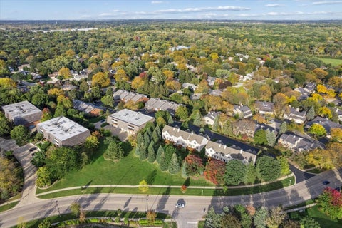 Tiny photo for 200 Red Top Drive #304, Libertyville, IL 60048 (MLS # 12772552)