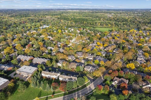 Tiny photo for 200 Red Top Drive #304, Libertyville, IL 60048 (MLS # 12772552)
