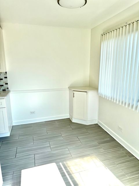 Tiny photo for 327 WILDBERRY Court #D2, Schaumburg, IL 60193 (MLS # 12474607)