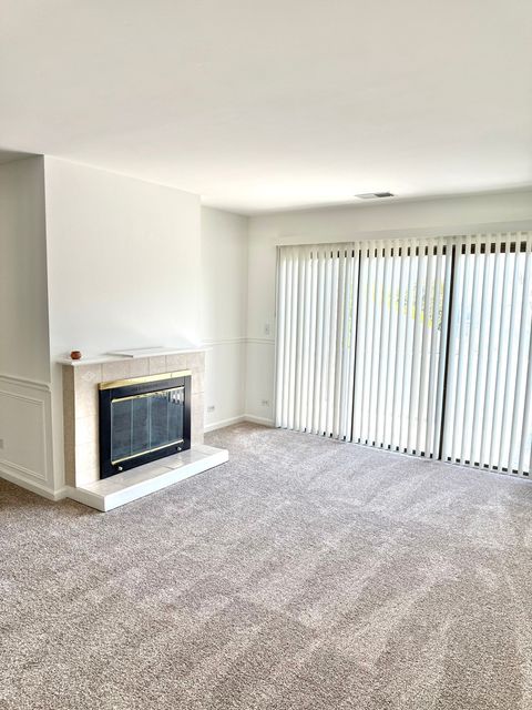 Tiny photo for 327 WILDBERRY Court #D2, Schaumburg, IL 60193 (MLS # 12474607)