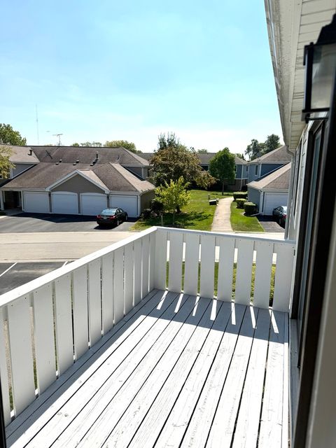 Tiny photo for 327 WILDBERRY Court #D2, Schaumburg, IL 60193 (MLS # 12474607)