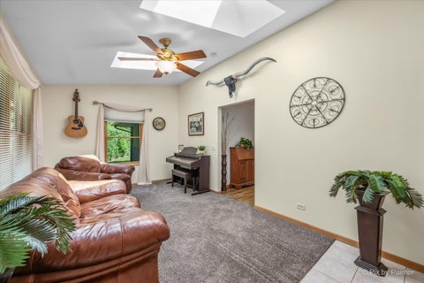 Tiny photo for 152 Jacquelyn Drive, Bensenville, IL 60106 (MLS # 12783971)
