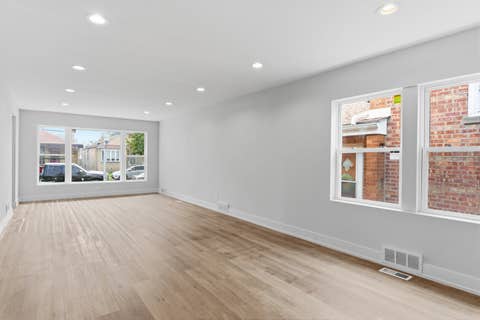 Tiny photo for 8820 S Ridgeland Avenue, Chicago, IL 60617 (MLS # 12727283)