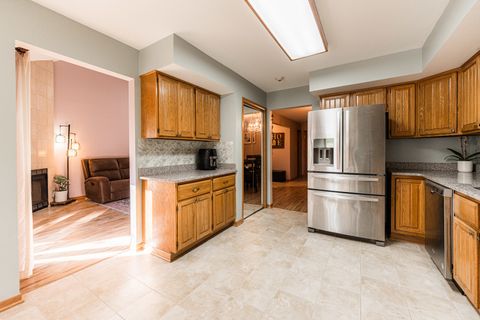 Tiny photo for 7914 S Garfield Avenue, Burr Ridge, IL 60527 (MLS # 12632233)