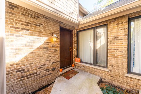 Tiny photo for 7914 S Garfield Avenue, Burr Ridge, IL 60527 (MLS # 12632233)