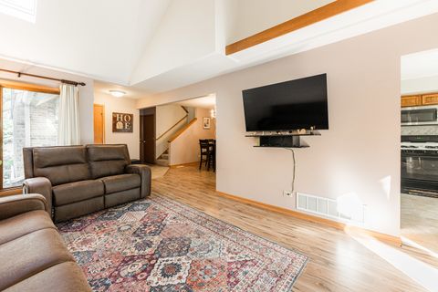 Tiny photo for 7914 S Garfield Avenue, Burr Ridge, IL 60527 (MLS # 12632233)
