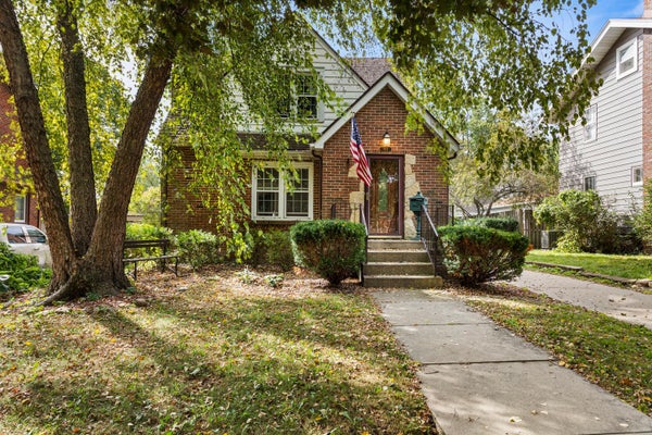 913 W CHARLES ST, CHAMPAIGN, IL 61821 - Image 554f7d8cd0d9003c198e87a7aa33fd8e/619625382