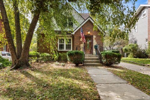 Photo of 913 W Charles Street, Champaign, IL 61821 (MLS # 12761126)