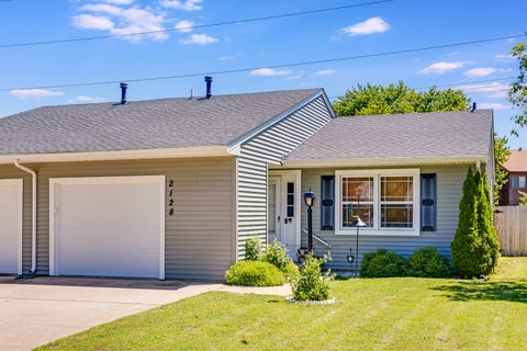 Photo of 2128 Ivy Court, Champaign, IL 61821 (MLS # 12679318)
