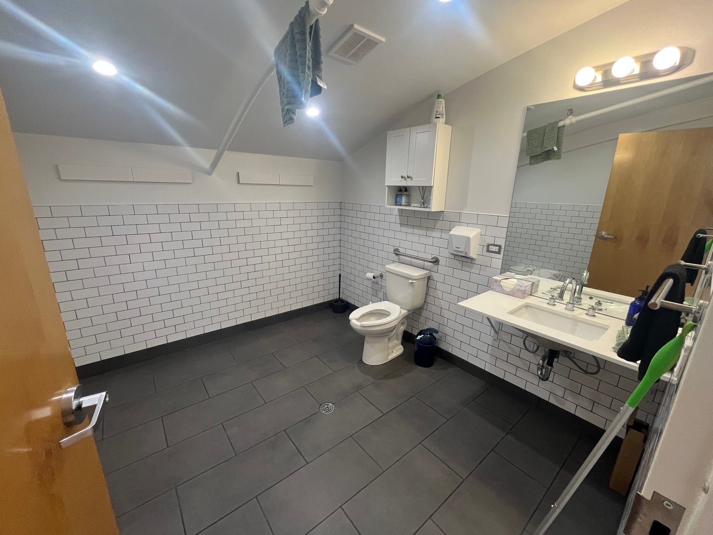 4900 N Elston Avenue 2nd-Floor
