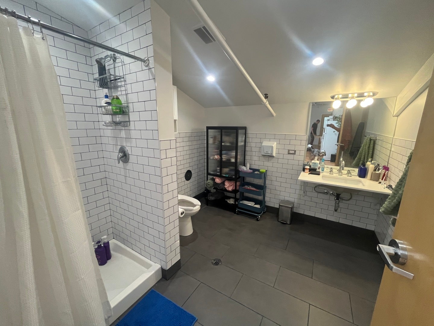 4900 N Elston Avenue 2nd-Floor