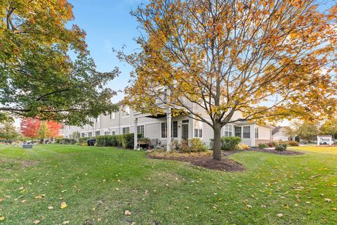 Tiny photo for 32802 Fowler Circle, Warrenville, IL 60555 (MLS # 12523199)