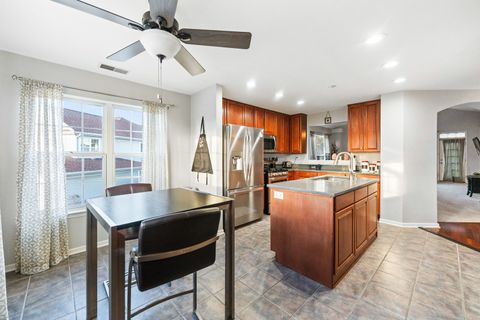 Tiny photo for 32802 Fowler Circle, Warrenville, IL 60555 (MLS # 12523199)