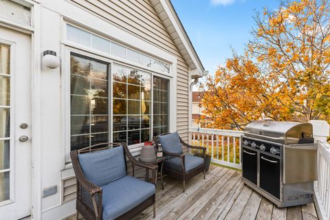 Tiny photo for 32802 Fowler Circle, Warrenville, IL 60555 (MLS # 12523199)